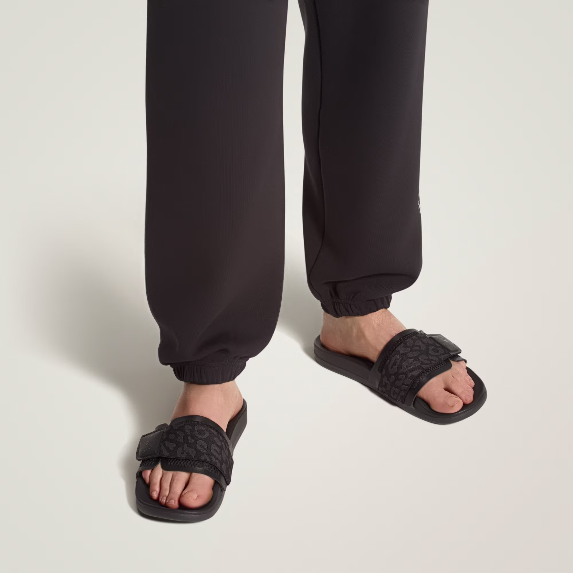 adidas_by_Stella_McCartney_slide_shoes_Black_JQ9182_01_01_hover_standard